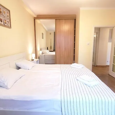 Happy Life - Apartment Next To Metro Station Warszawa Zewnętrze zdjęcie