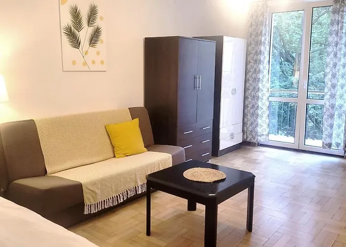 Happy Life - Apartment Next To Metro Station