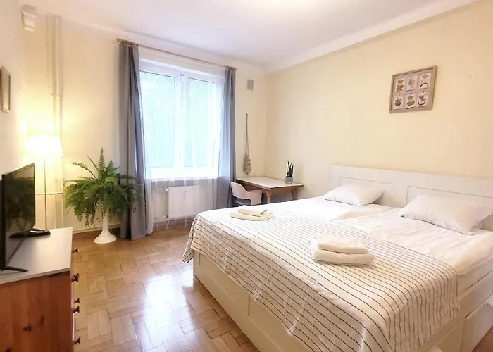 Happy Life - Apartment Next To Metro Station