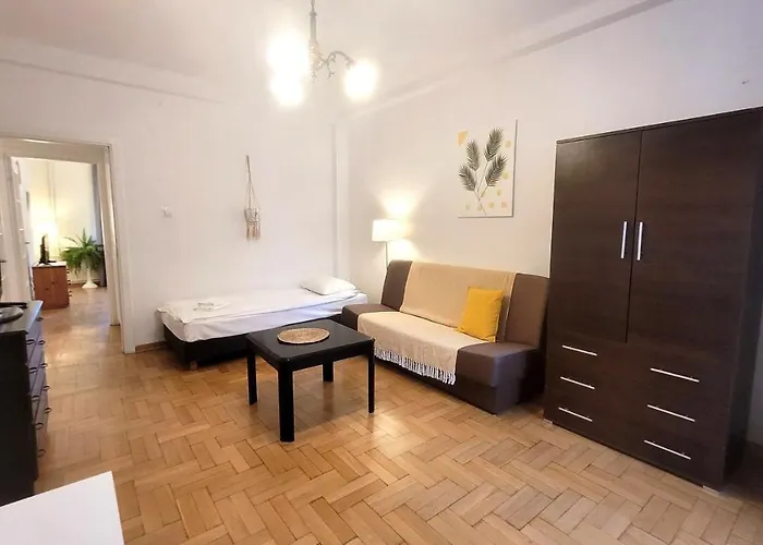 Happy Life - Apartment Next To Metro Station