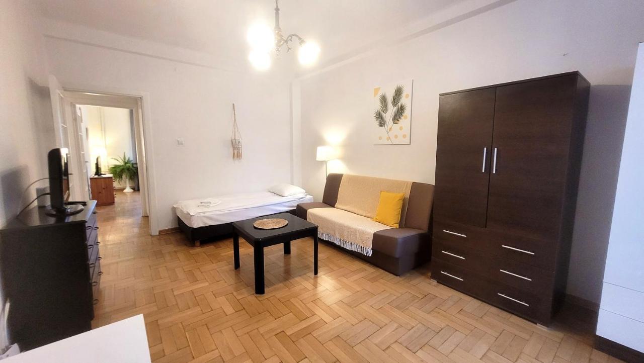 Happy Life - Next To Metro Station Apartment